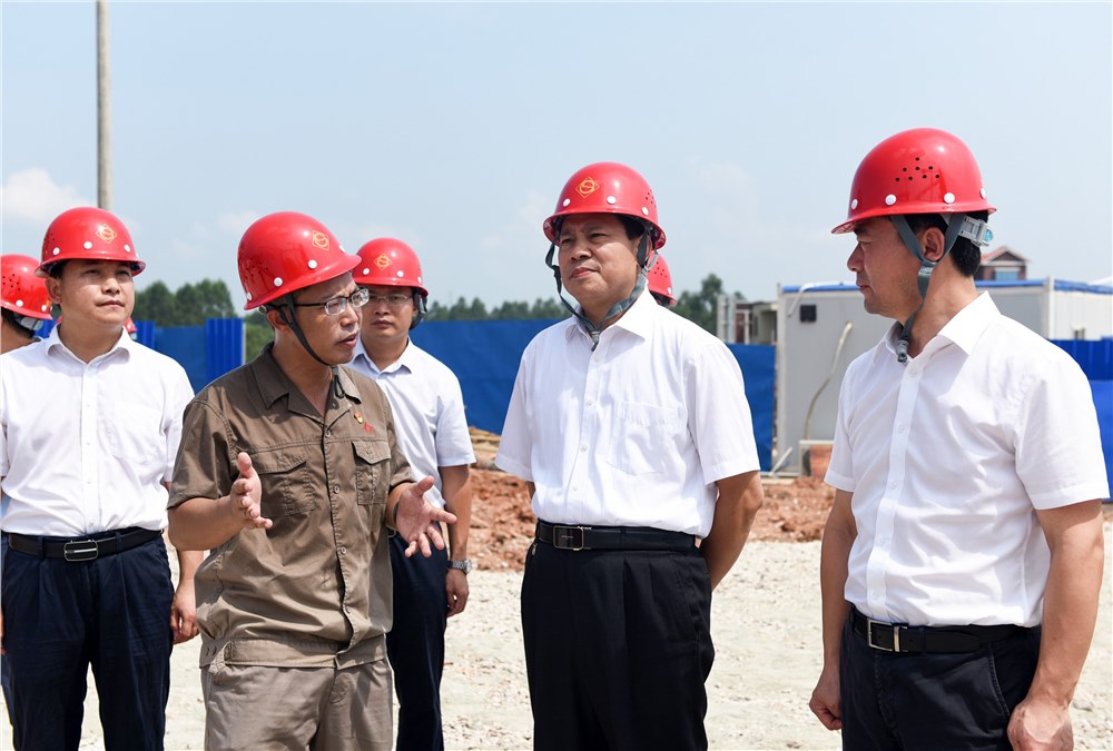 自治区副主席黄世勇在市长白松涛陪同下到柳钢中金500万吨不锈钢项目调研